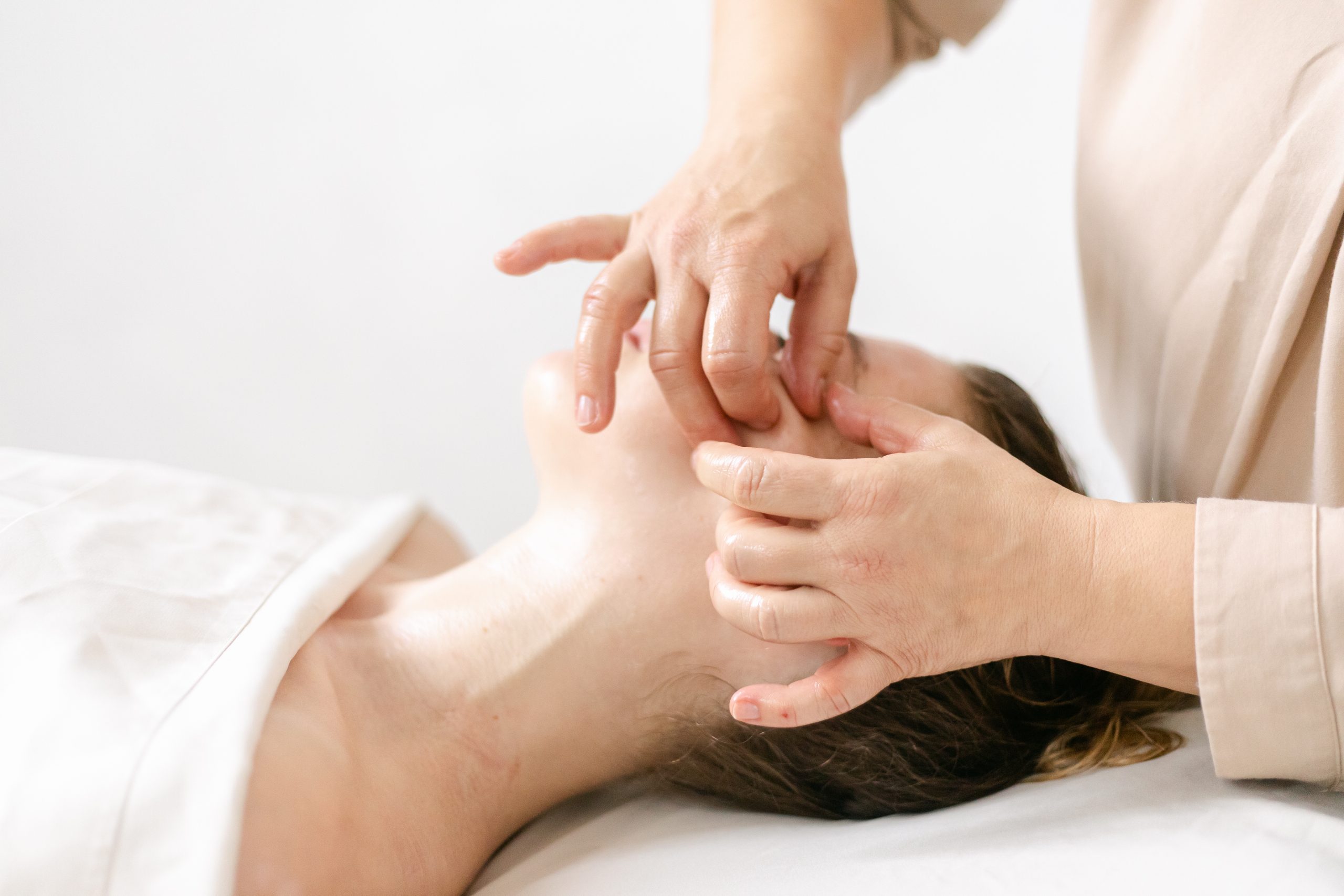 Facial Lymphatic Drainage: What Your First Session Will Feel Like